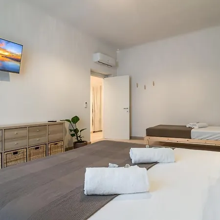Guesthost - Lovely Oasi X5 - Near Station Appartamento