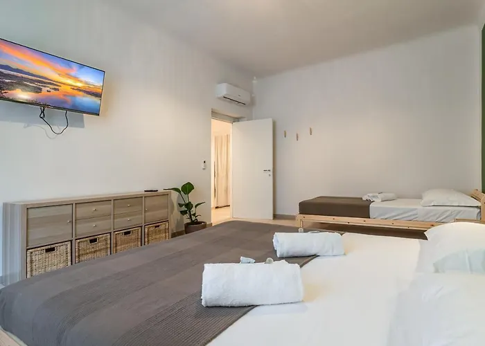 Guesthost - Lovely Oasi X7 - Near Station Apartment